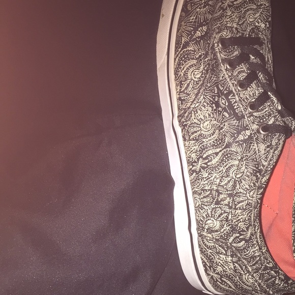 Vans - Picture 2 of 5